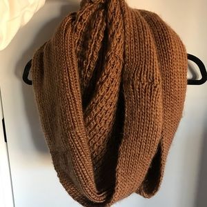 Chunky infinity scarf